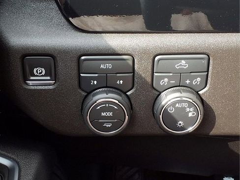 Used 2026 Chevrolet Silverado 1500 LT AWD/4WD image 16