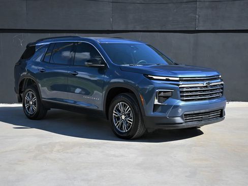 Used 2026 Chevrolet Traverse LT w/ Enhanced Driving Package image 3