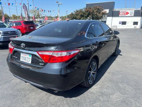 Used 2017 Toyota Camry XSE w/ Moonroof Package FWD image 5