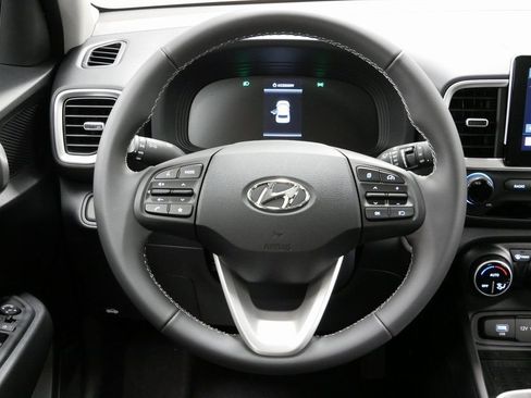 Used 2026 Hyundai Venue SEL FWD image 15