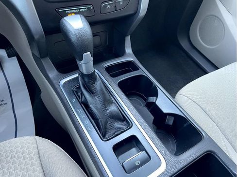 Used 2017 Ford Escape SE FWD image 19
