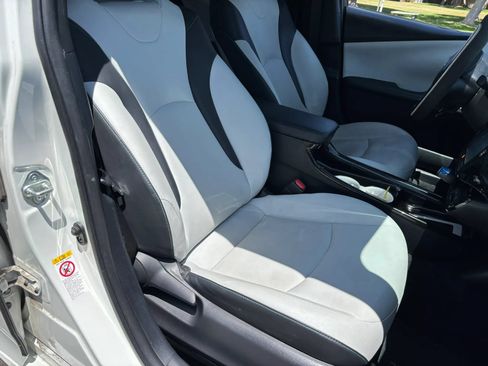 Used 2018 Toyota Prius Four w/ Advanced Technology Package FWD image 14