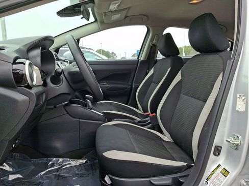 Used 2021 Nissan Versa SV image 14
