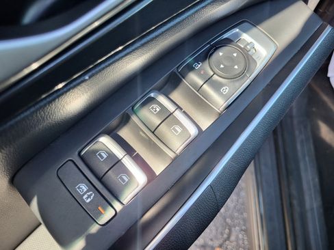 Used 2024 Kia Sorento S image 18