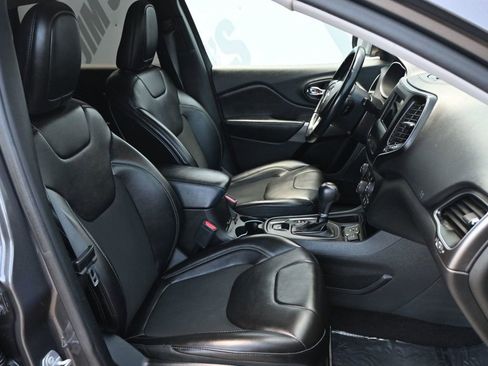 Used 2019 Jeep Cherokee Latitude Plus FWD image 15
