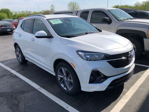 Used 2022 Buick Encore GX Select w/ Sport Touring Package FWD image 3