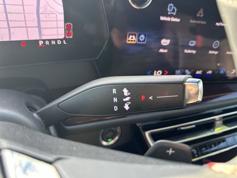 Used 2025 Chevrolet Traverse RS image 29