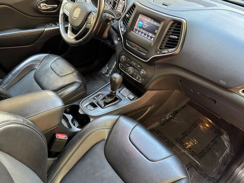 Used 2019 Jeep Cherokee Latitude Plus AWD/4WD image 33