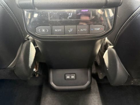 Used 2022 Toyota Highlander XLE AWD/4WD image 27