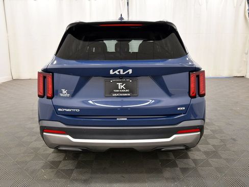 Certified 2024 Kia Sorento S AWD/4WD image 6