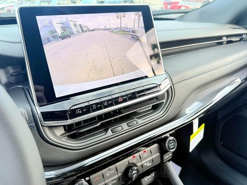 New 2026 Jeep Compass Latitude image 18