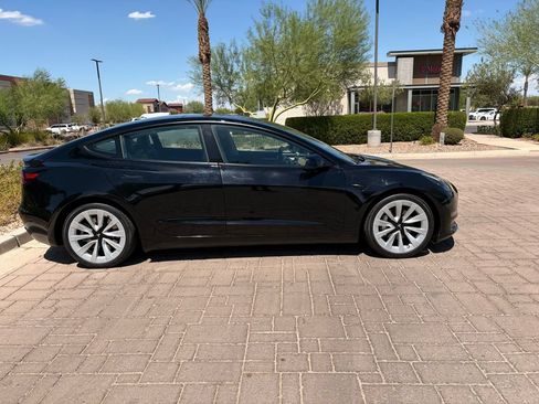 Used 2022 Tesla Model 3 RWD image 2