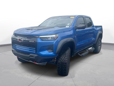Used 2024 Chevrolet Colorado ZR2 w/ ZR2 Convenience Package III AWD/4WD image 2