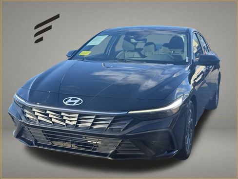 Used 2024 Hyundai Elantra SEL FWD image 1