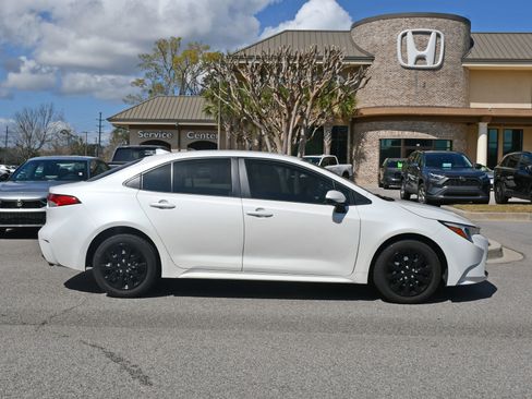 Used 2025 Toyota Corolla LE image 5