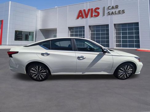Used 2025 Nissan Altima 2.5 SV image 5