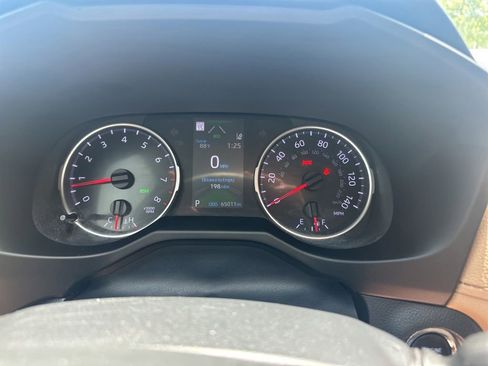 Used 2020 Toyota RAV4 XLE FWD image 14