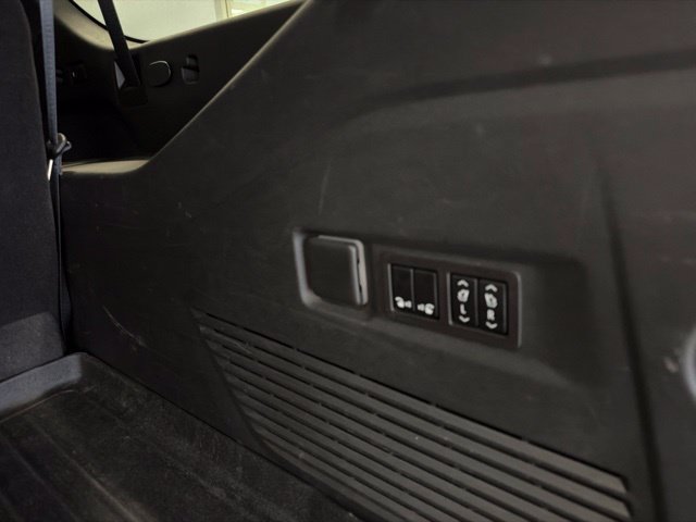 Used 2023 Chevrolet Suburban High Country w/ Advanced Technology Package AWD/4WD image 26