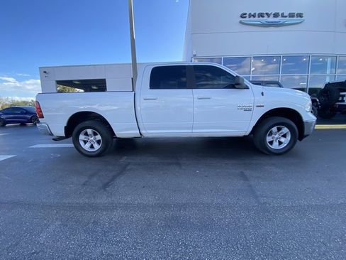 Used 2021 RAM 1500 Classic SLT image 9