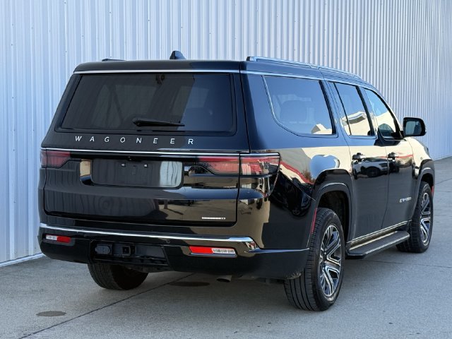 Used 2024 Jeep Wagoneer L Series II w/ Flexible Seating Group RWD image 4
