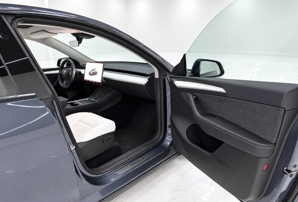 Used 2023 Tesla Model Y Performance AWD/4WD image 10