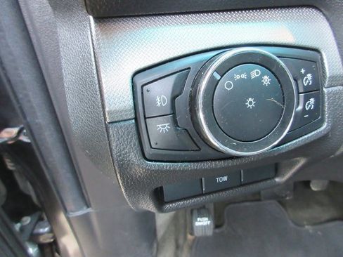 Used 2015 Ford Explorer XLT w/ Equipment Group 202A image 9