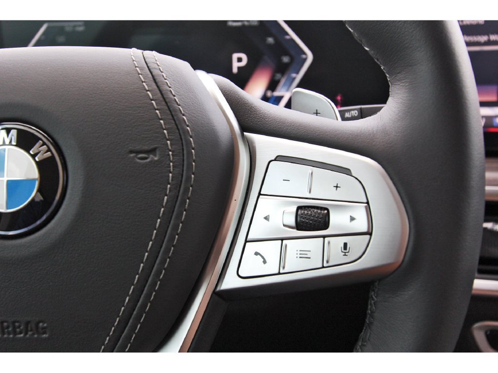 Used 2026 BMW X7 xDrive40i AWD/4WD image 17