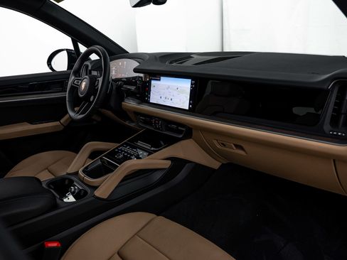 Certified 2026 Porsche Cayenne AWD/4WD image 12