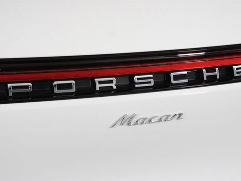 Used 2025 Porsche Macan image 22