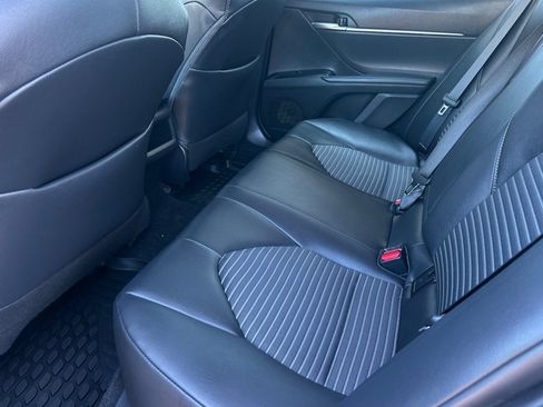 Used 2018 Toyota Camry SE w/ Moonroof Package FWD image 12