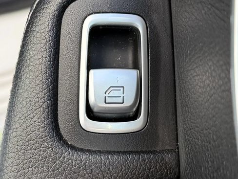 Used 2017 Mercedes-Benz C 300 4MATIC Sedan image 34