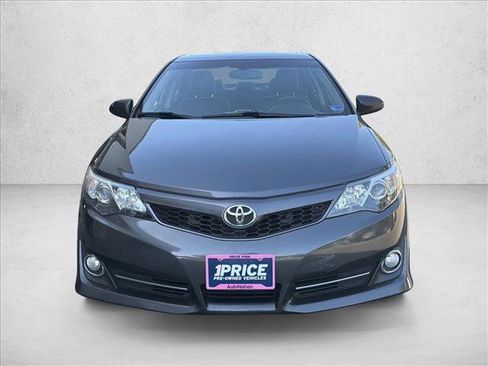 Used 2012 Toyota Camry SE w/ Leather Pkg FWD image 2