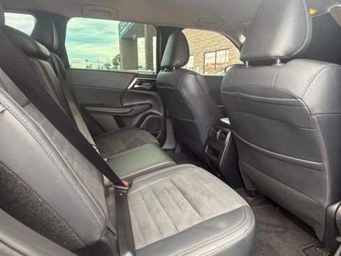 Used 2022 Mitsubishi Outlander SE image 33