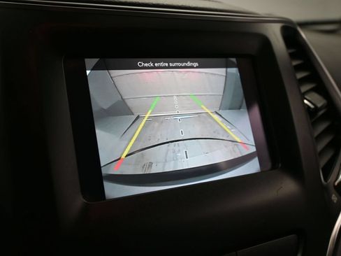 Used 2019 Jeep Cherokee Latitude w/ Popular Appearance Group AWD/4WD image 13