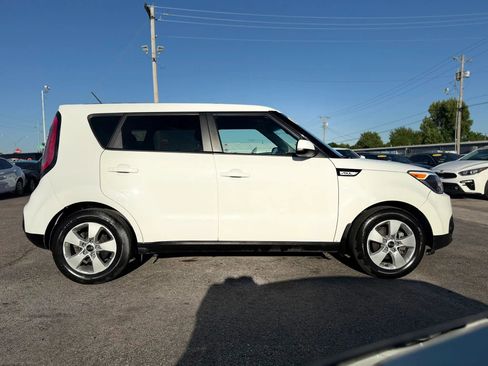 Used 2019 Kia Soul FWD image 3
