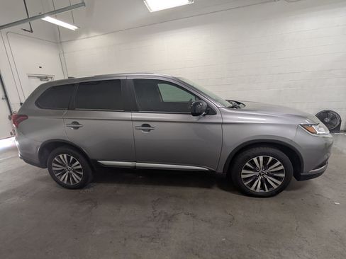 Used 2020 Mitsubishi Outlander ES AWD/4WD image 3