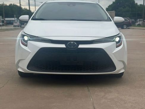 Used 2020 Toyota Corolla LE FWD image 2