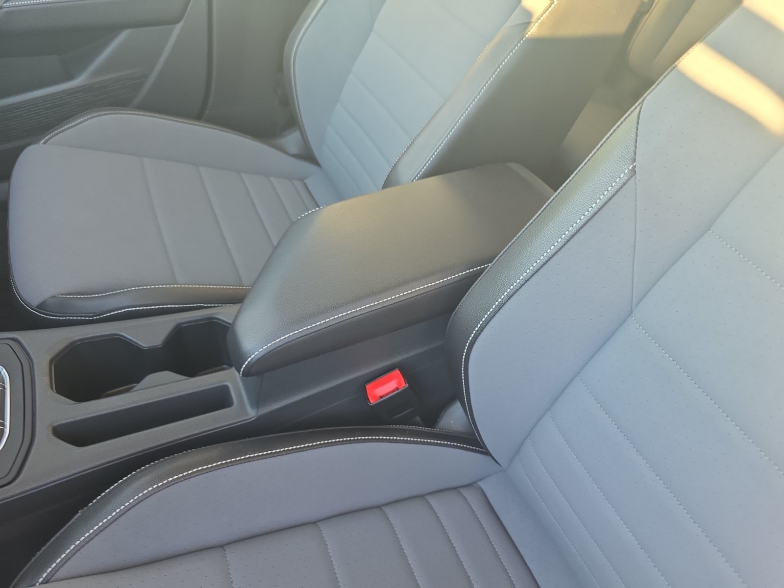 Used 2026 Volkswagen Jetta SE FWD image 15