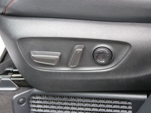Used 2025 Toyota Sienna XSE w/ XSE Premium Package FWD image 13