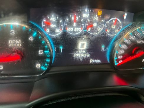 Used 2020 Chevrolet Suburban Premier AWD/4WD image 19