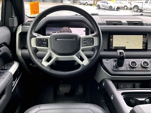 Used 2024 Land Rover Defender 110 S image 6