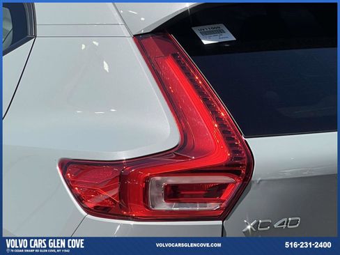 Used 2024 Volvo XC40 B5 Plus w/ Climate Package AWD/4WD image 8