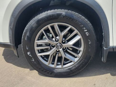 Used 2024 Nissan Rogue S image 10