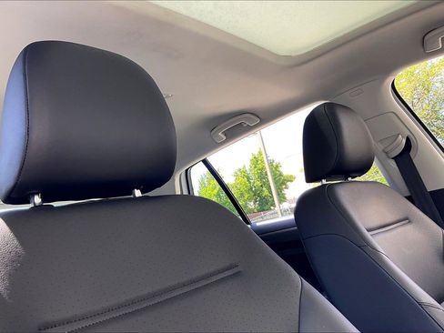 Certified 2021 Volkswagen Golf 4-Door FWD image 29