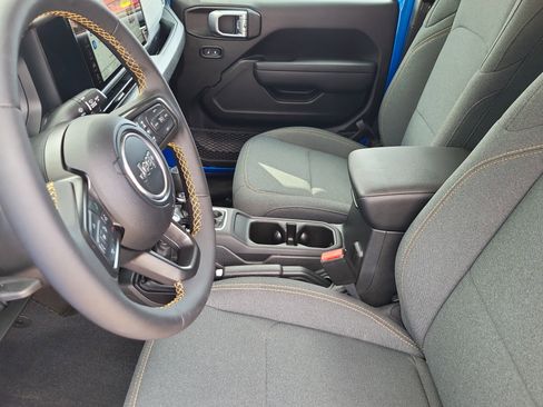 Used 2024 Jeep Gladiator Sport image 7