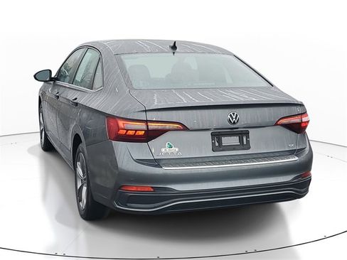 Used 2023 Volkswagen Jetta SE image 3
