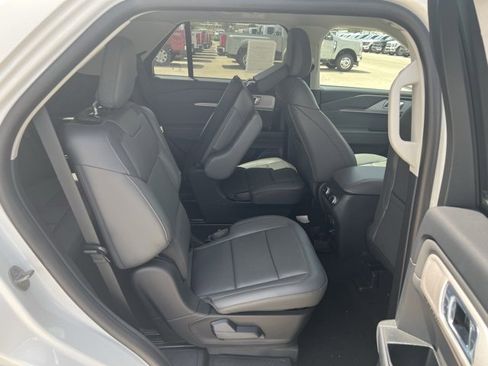 New 2025 Ford Explorer Active w/ Active Comfort Package image 10