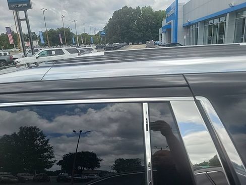 Used 2019 Cadillac Escalade Luxury RWD image 17