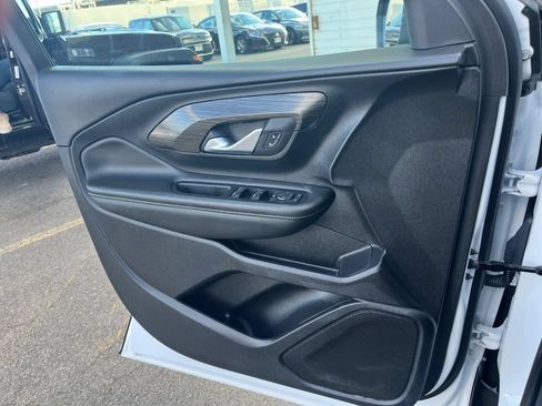 Used 2024 GMC Terrain SLE FWD image 18