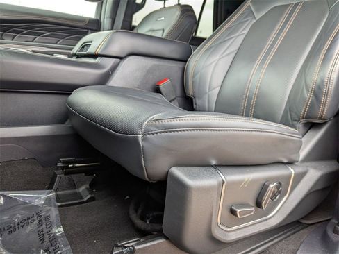 Used 2024 Ford Expedition Platinum image 17